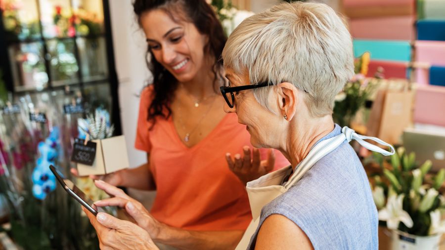 Mobile business apps that help salespeople ring up more sales